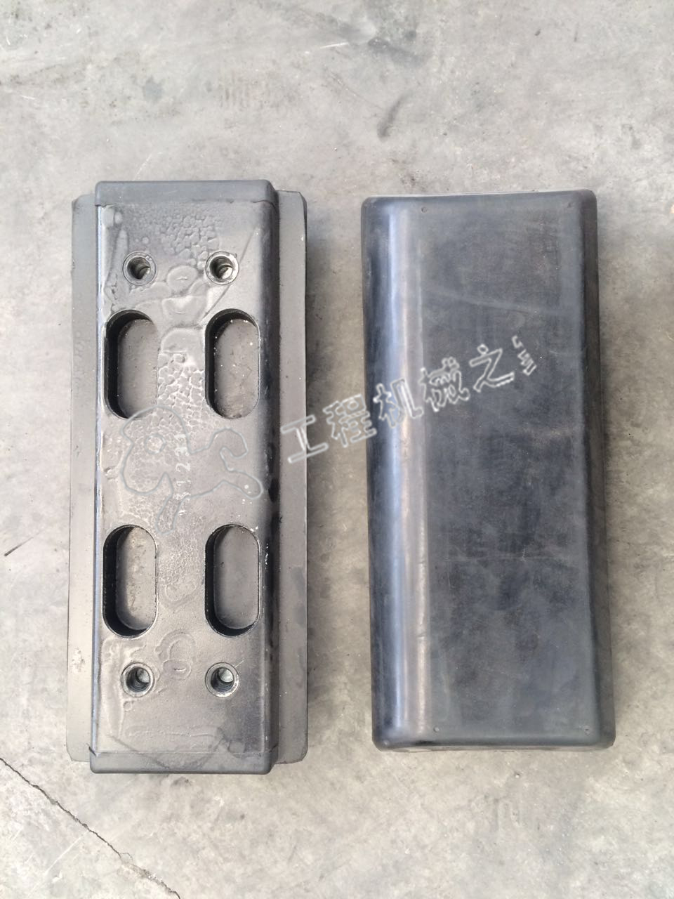 徐工RP803摊铺机履带板，分体履带板胶块